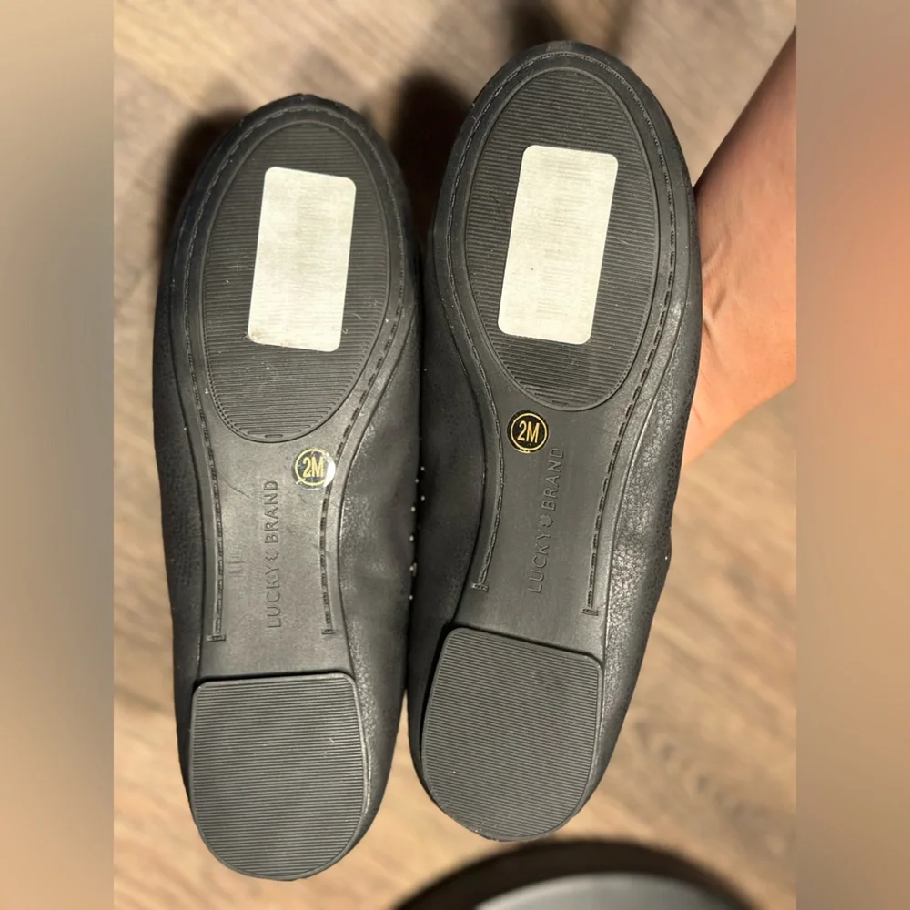 Lucky Brand Girls Studded Mary-Jane's
Flat Shoes Black size 2 Matte  black flats - Picture 8 of 11